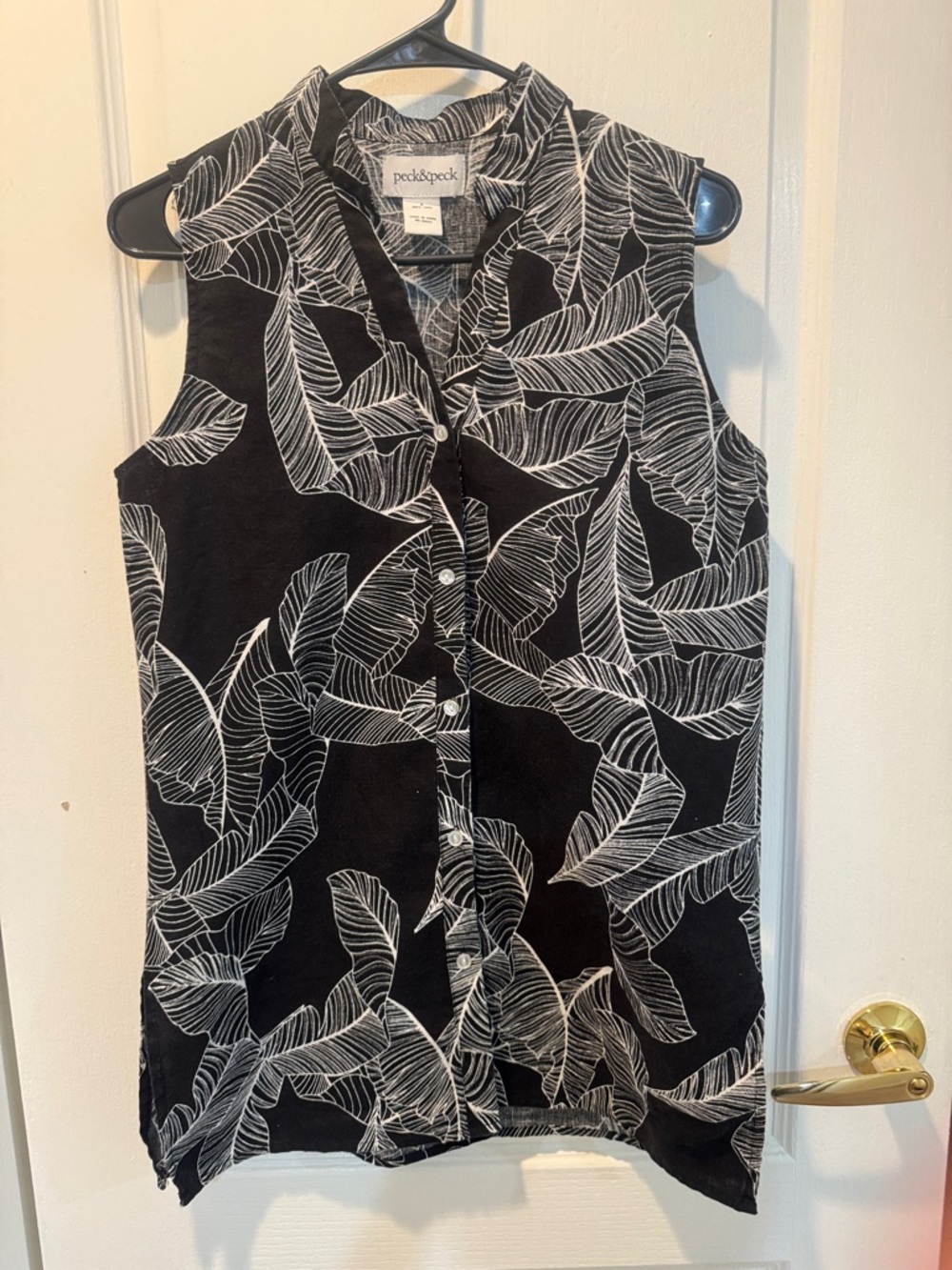 Peck & Peck Black Sleeveless Linen Button-Front Top with White Leaf Print